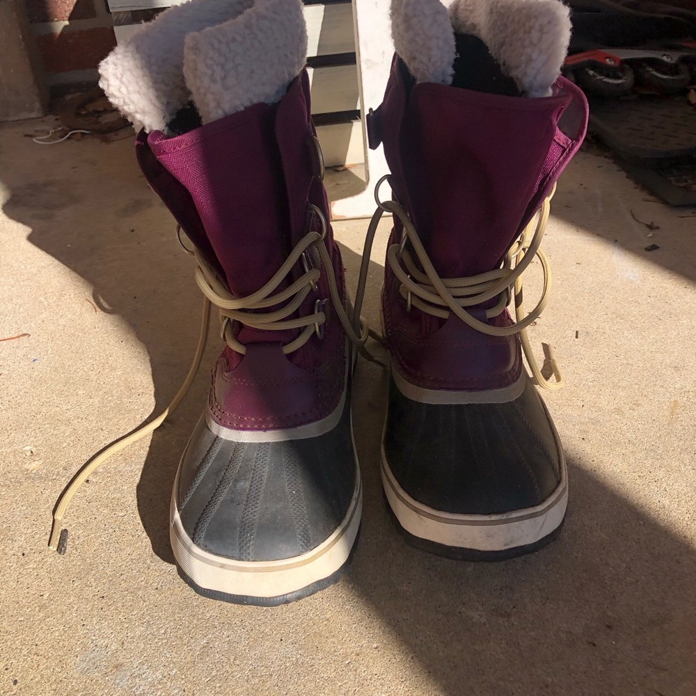 Sorel Women’s Winter Carnival purple Snow boots. Size 10 - Picture 2 of 5